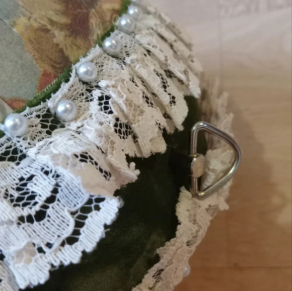 Vintage Christmas 6" Decoupage Music Box Ornament - Picture 6 of 6